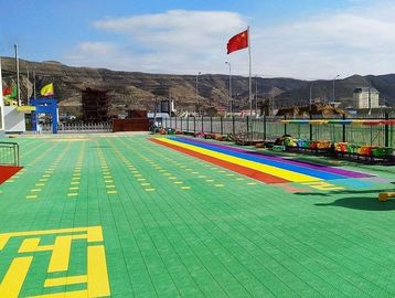 China Kein Schale oder Chip-langes Lebens-modularer Bodenbelag im Freien mit flexiblem elastischem Absorber usine